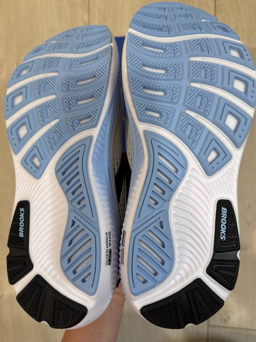 NEW Brooks Ghost 18 Running Shoes in White/Black/Open Air Shoes Sz: 8.5 Men - Picture 7 of 12